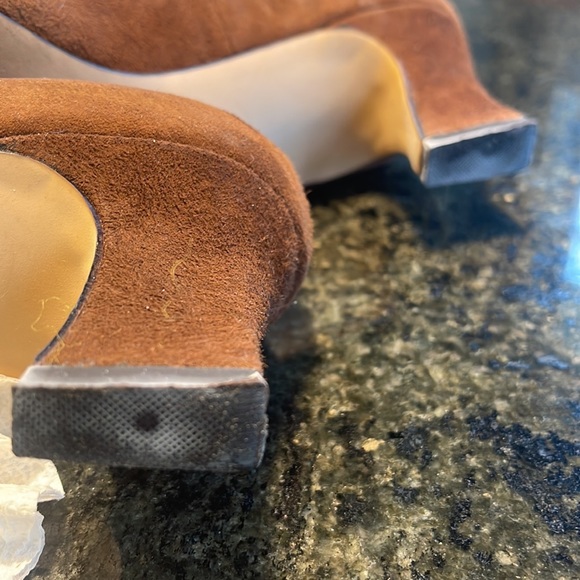 CARESSA Rust Chocolate Suede 2”Heel 8 1/2 - Picture 4 of 11